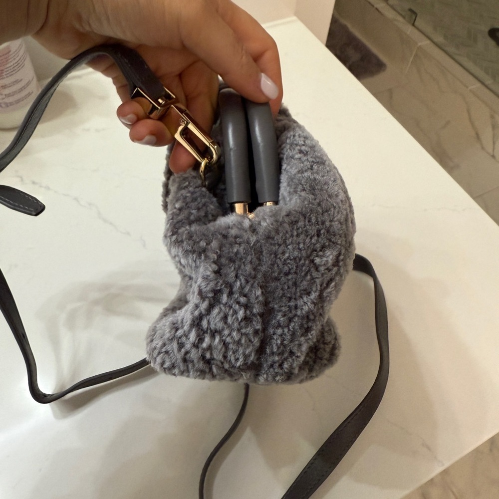 Elegant Gray Shearling Shoulder Bag - Picture 4 of 11